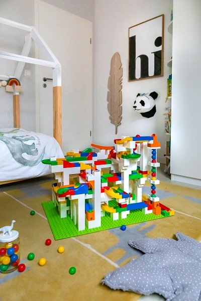 HUBELINO Kuličková dráha - set s kostkami Mega 585 ks Obrázek