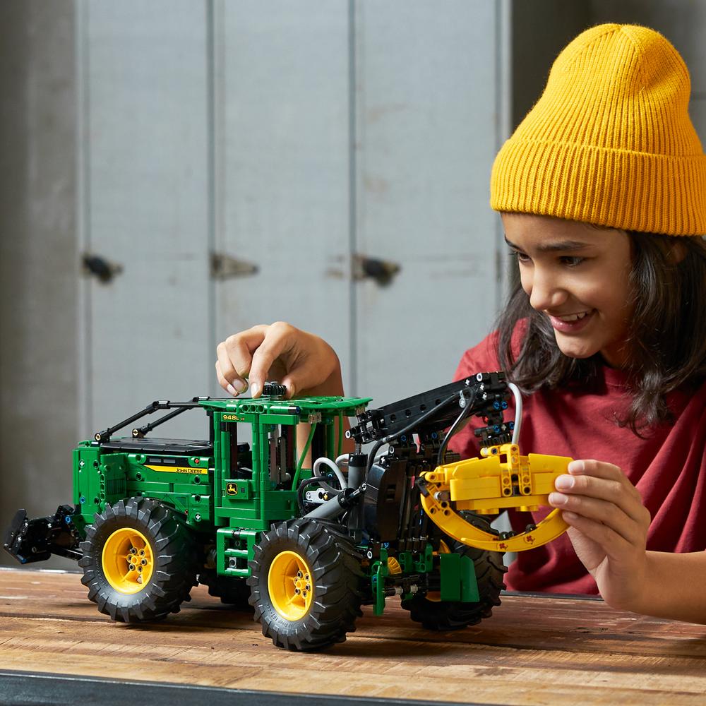 LEGO® Lesní traktor John Deere 948L-II 42157 Obrázek