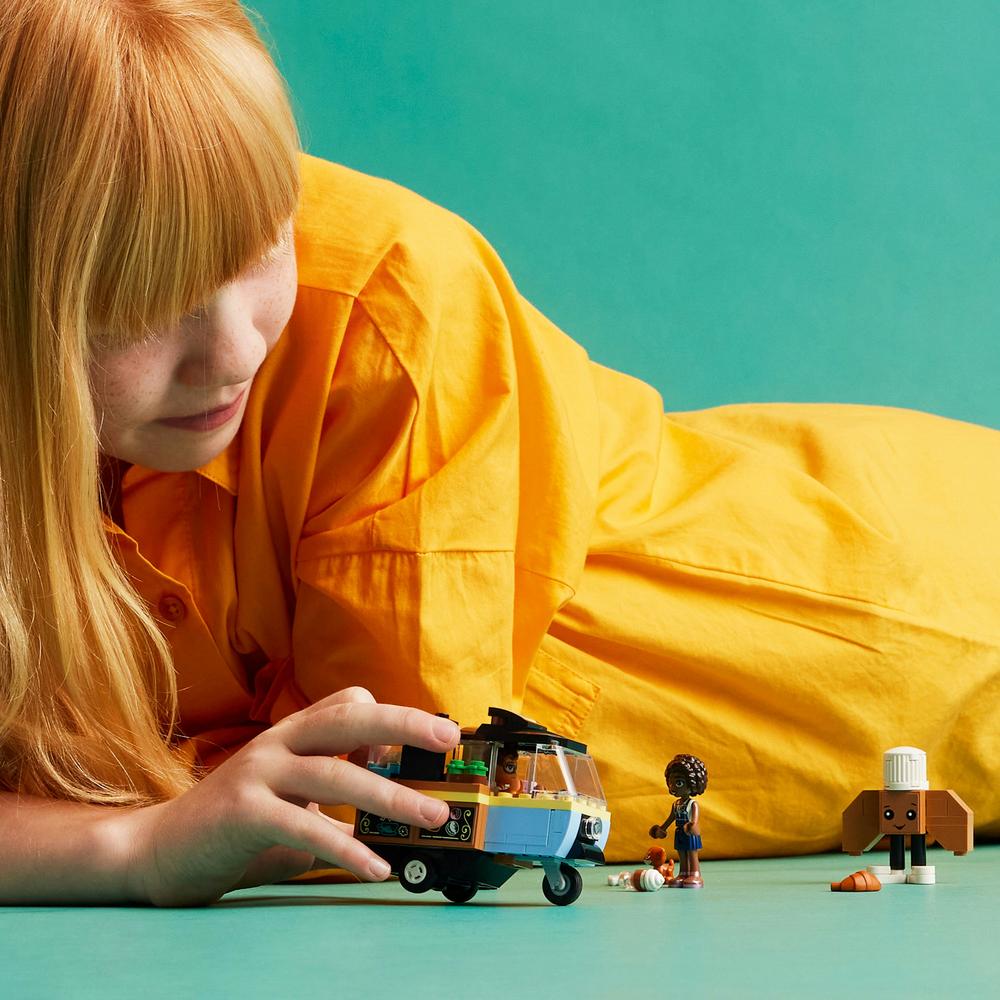 LEGO® Pojízdný stánek s pečivem 42606 Obrázek