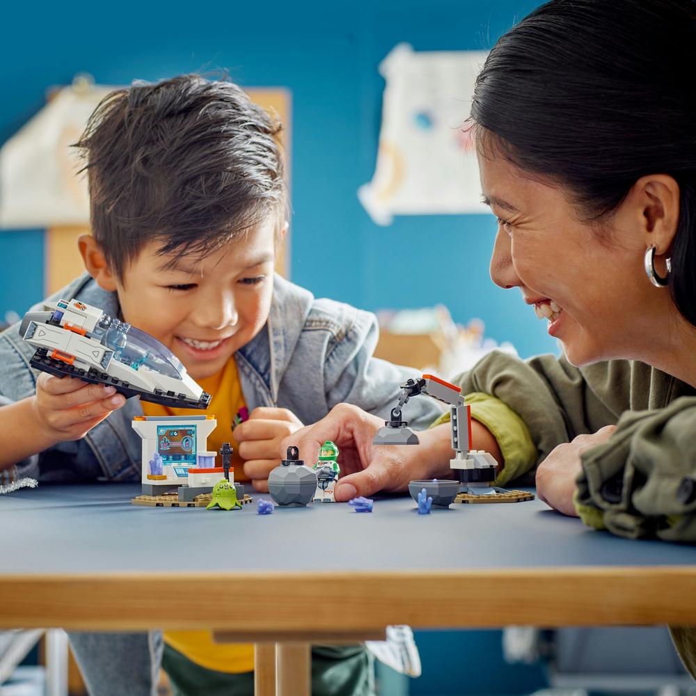 LEGO® Vesmírná loď a objev asteroidu 60429 Obrázek