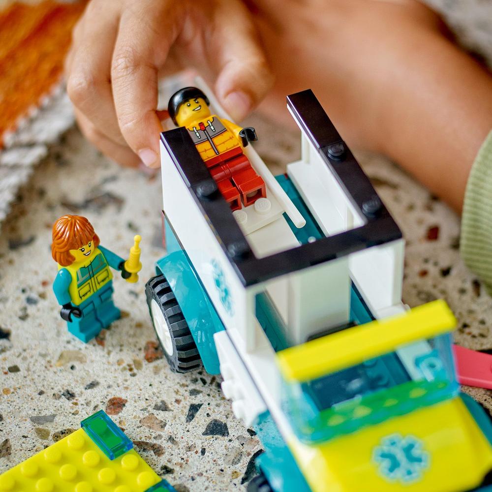 LEGO® Sanitka a snowboardista 60403 Obrázek