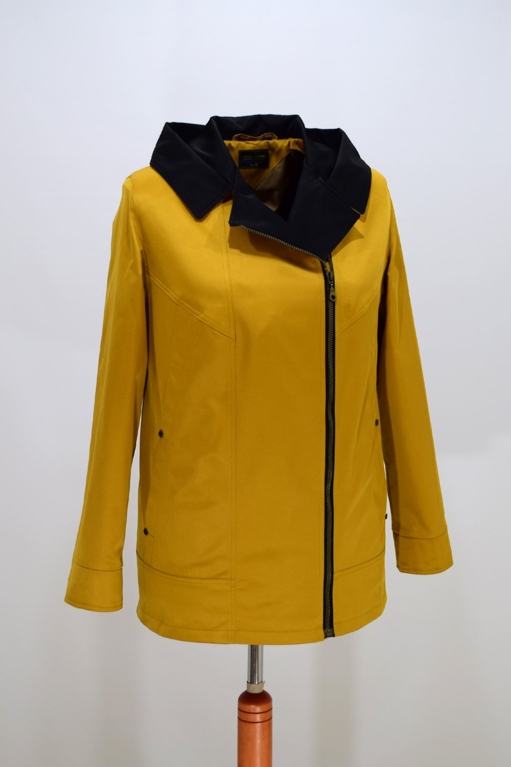 Dámská žlutá jarní bunda Marika nadměrné velikosti.
