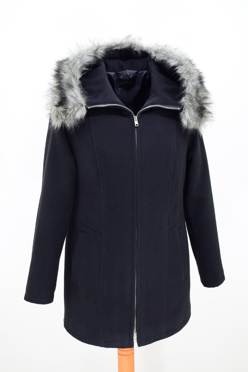 Dámský černý zimní kabátek Žaneta nadměrné velikosti.