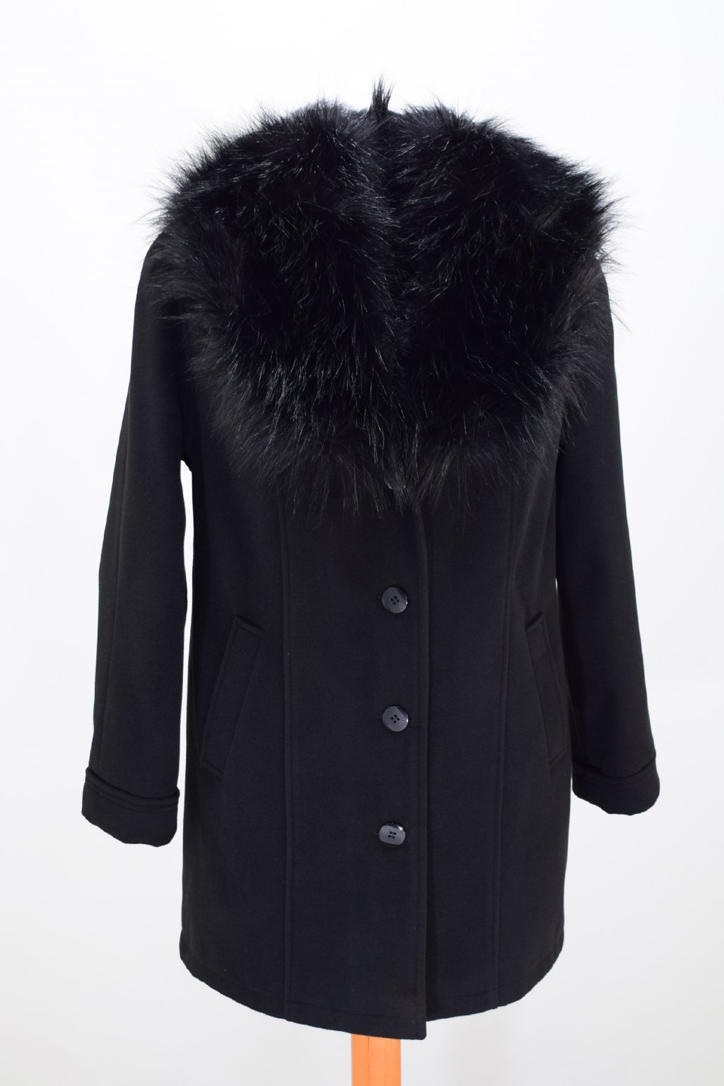 Dámský zimní černý kabát Táňa nadměrné velikosti.