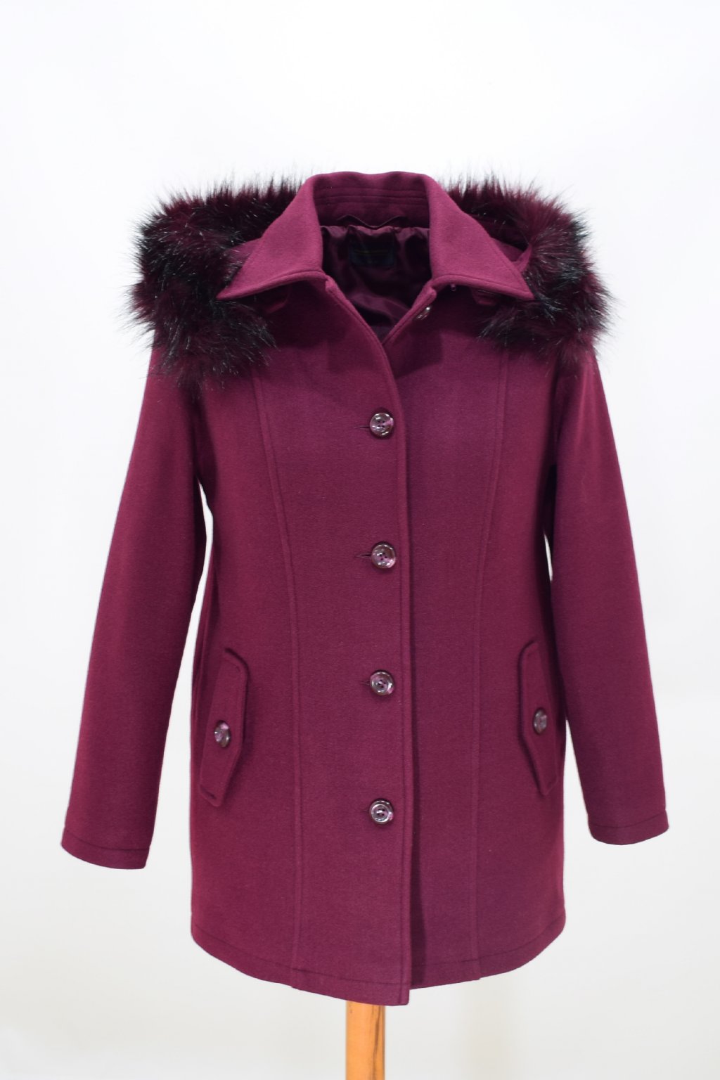 Dámský vínový zimní kabát Alice nadměrné velikosti.