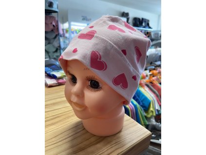 Růžová čepice přes uši se srdíčkem